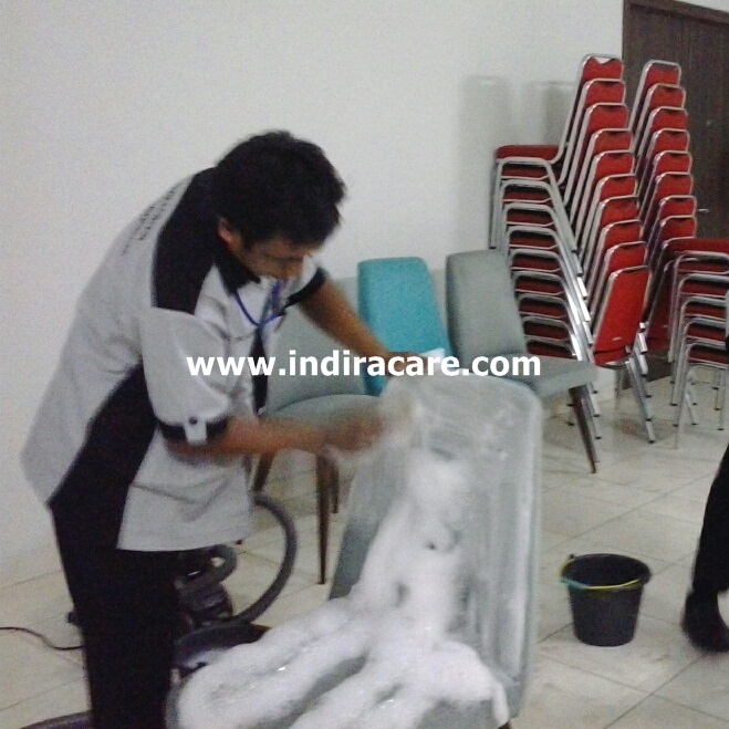 Jasa cuci kursi makan di Bali